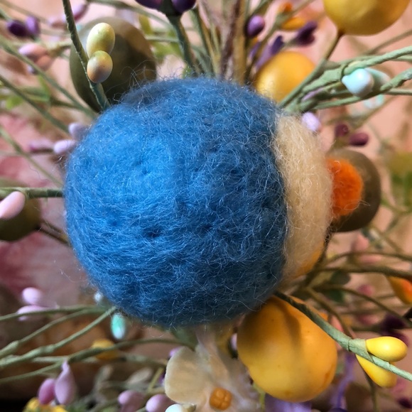 Handmade needle felted Easter egg duckling ornament collectable decoration gift - Picture 5 of 6